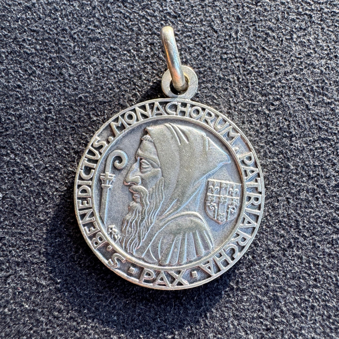 Médaille religieuse ancienne « Croix de Saint Benoît »