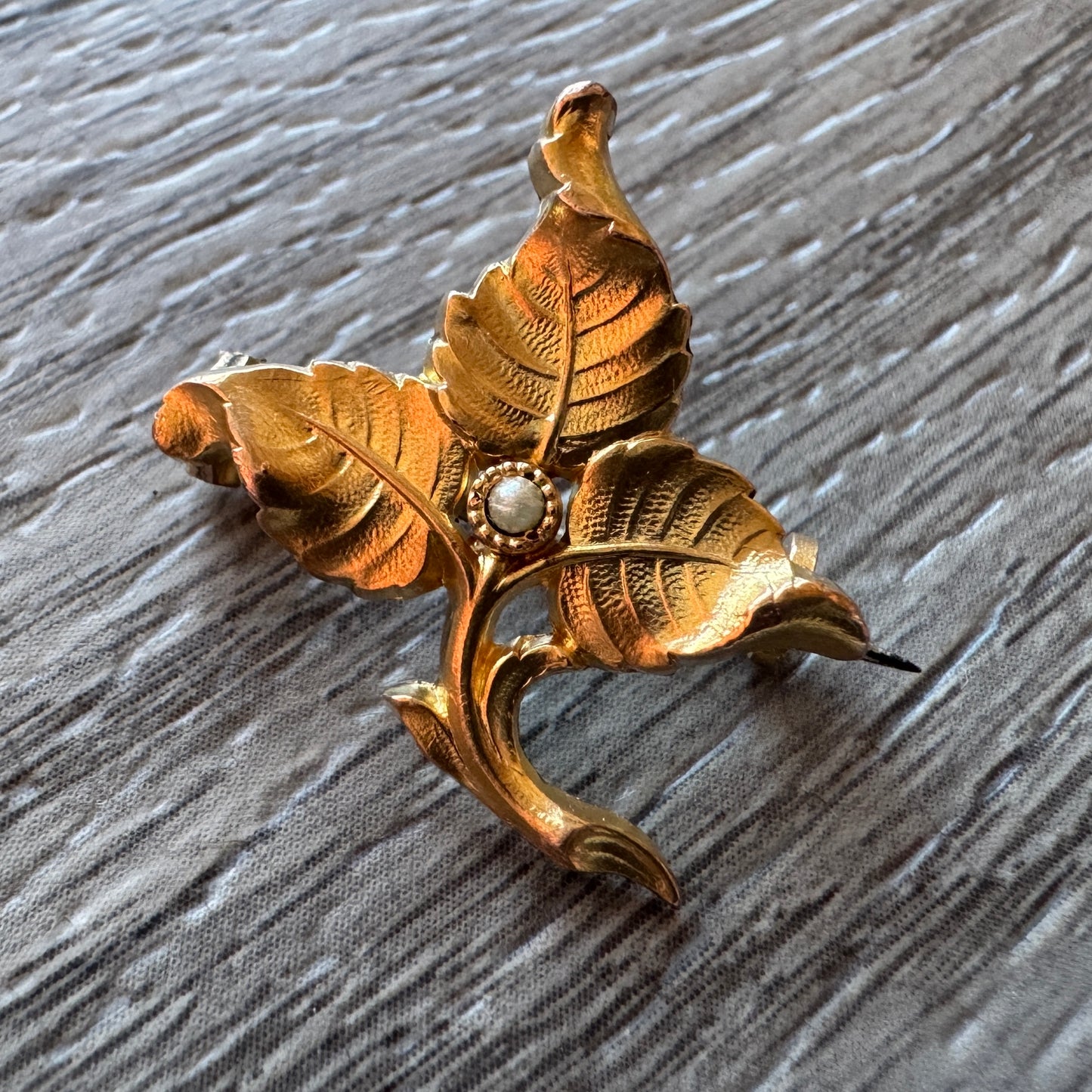 Broche ancienne Art Nouveau en plaqué or - vers 1900