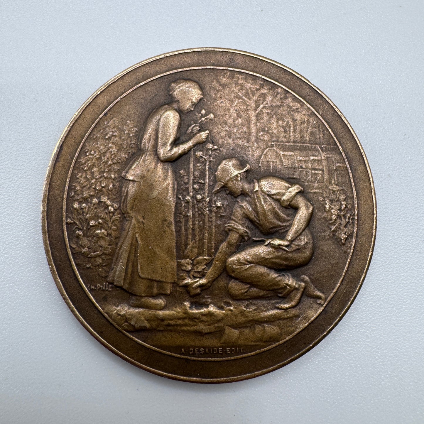 Médaille artistique ancienne en bronze « les maraîchers » par Desaide