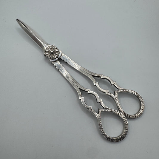superbe paire de Ciseaux ancienne à raisin finement ciselée