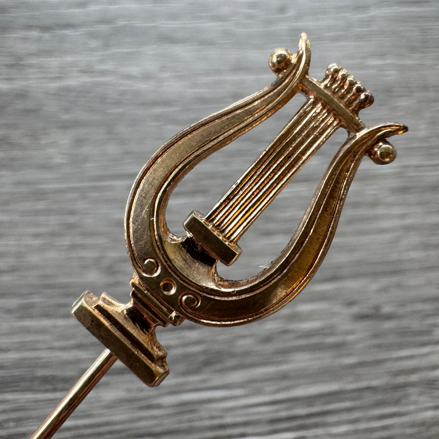 Épingle à cravate ancienne Art Nouveau « Lyre » - plaqué or