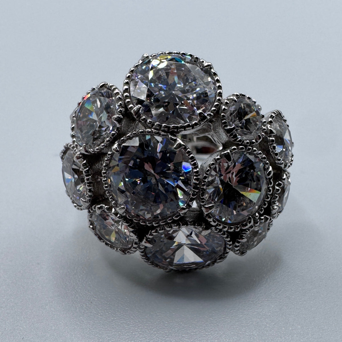 Grosse bague en argent massif et verroterie