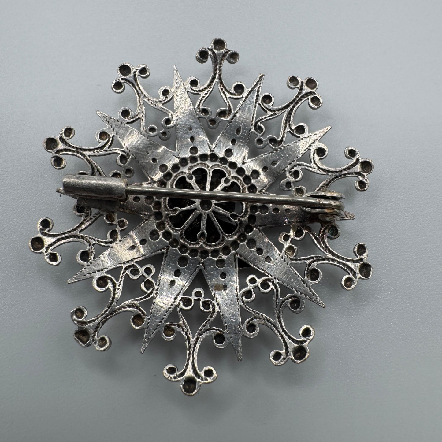 Broche ancienne salamandre François 1er  - métal argenté