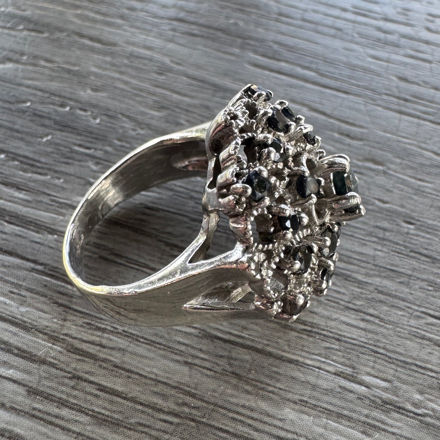 Grosse Bague en argent et pierres