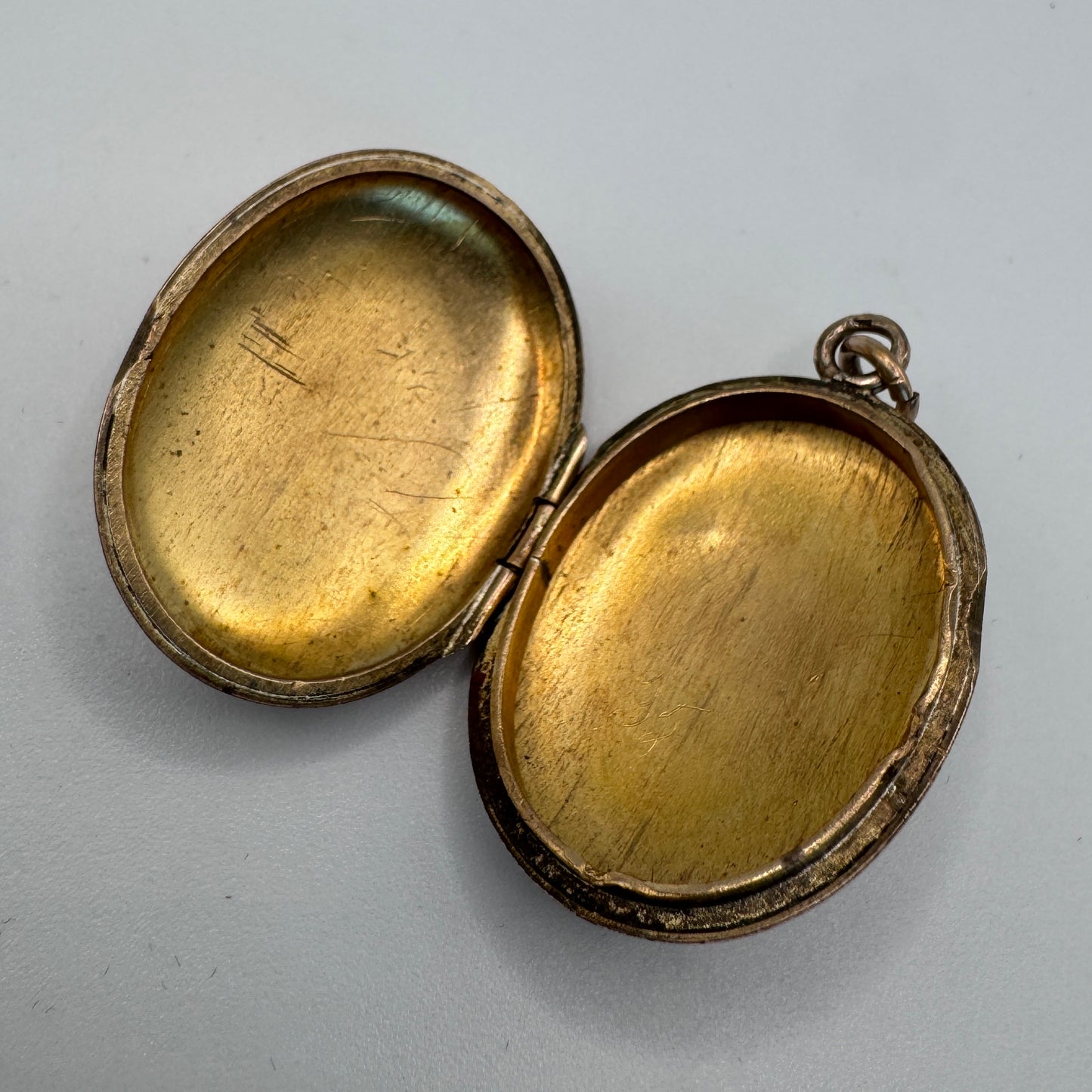 Pendentif ancien vers 1900 - porte photo ou relique - plaqué or