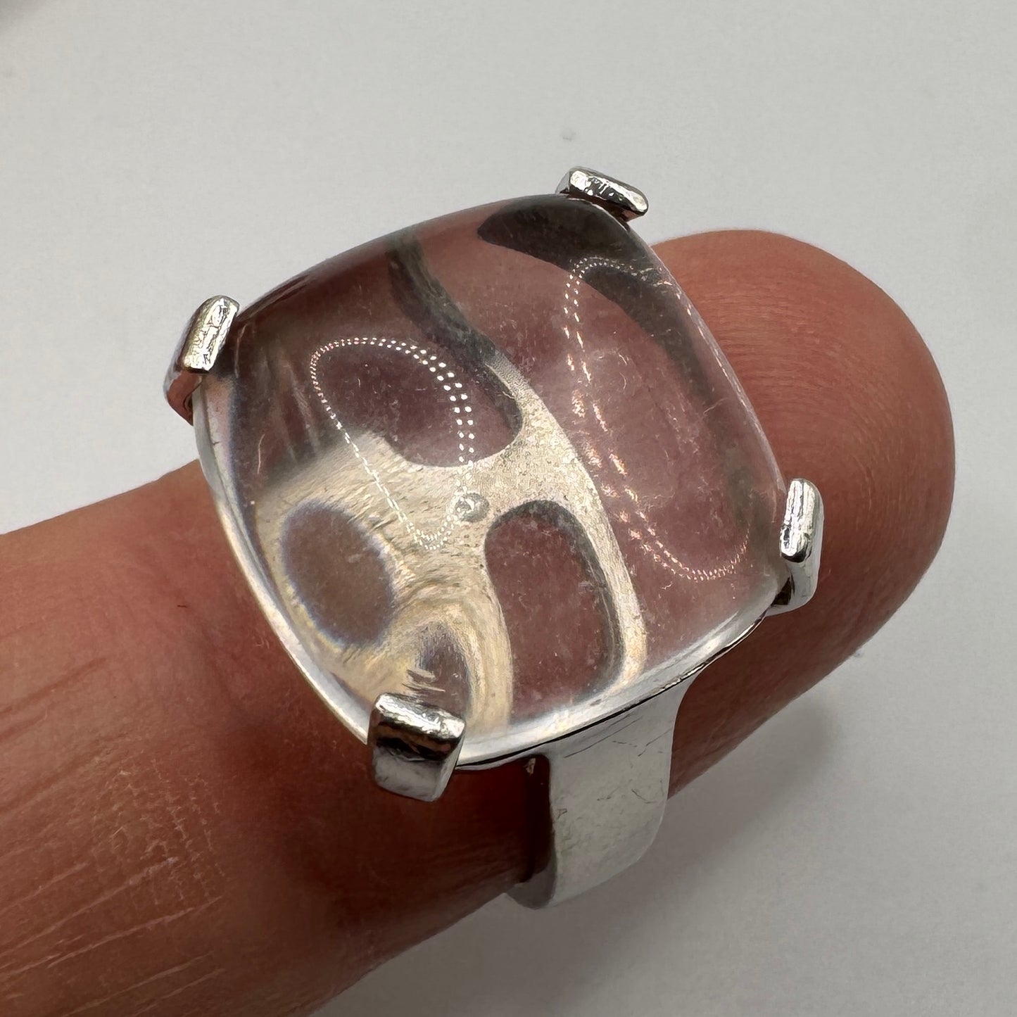 bague en argent et verroterie