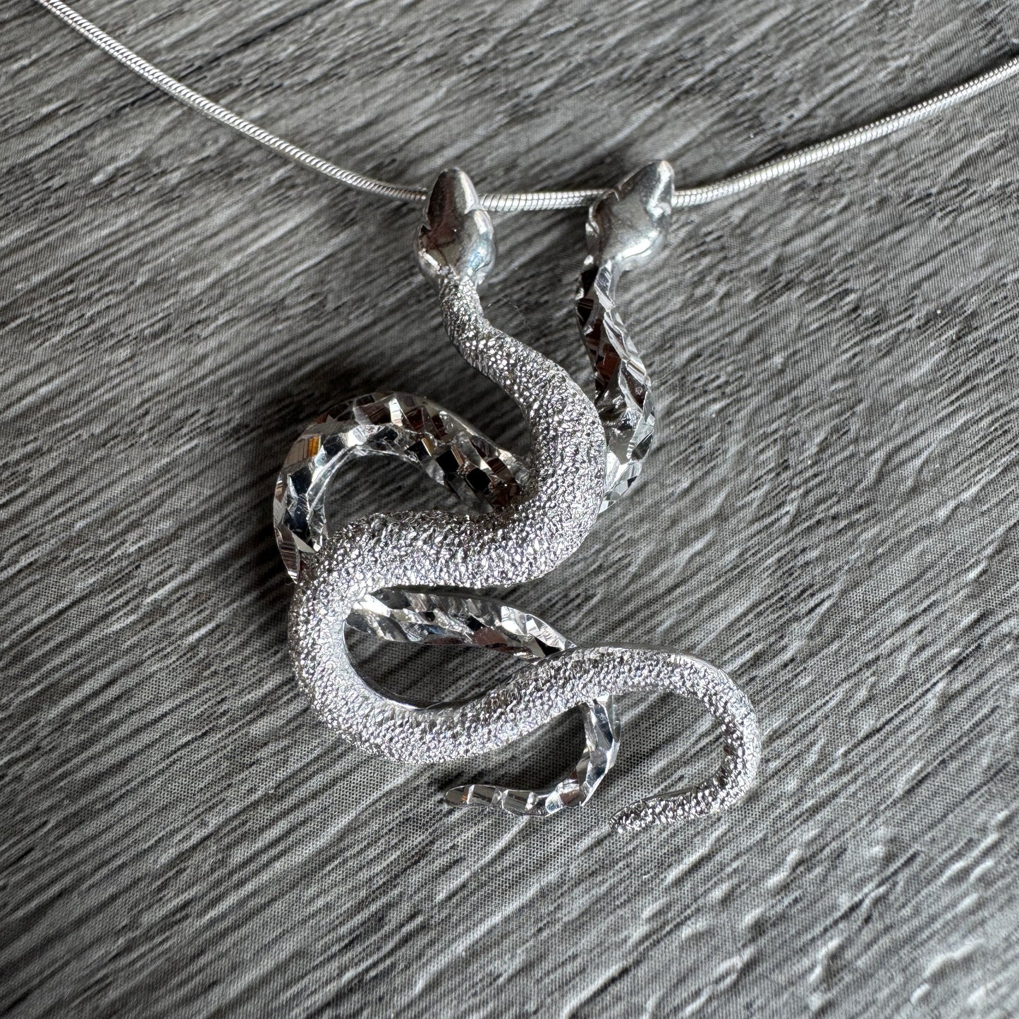 Collier « serpents entremêlés » en argent 925