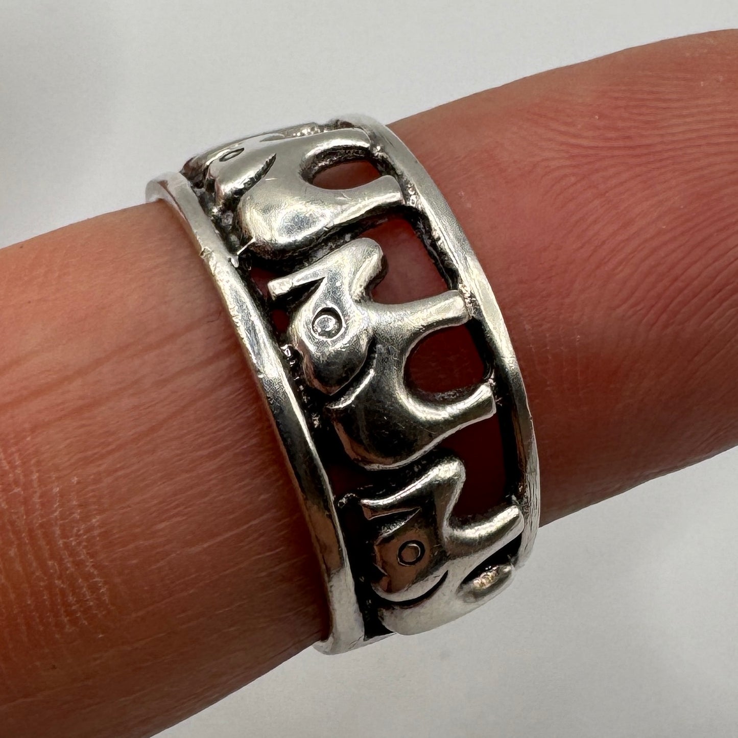 Bague en argent motif « éléphants »