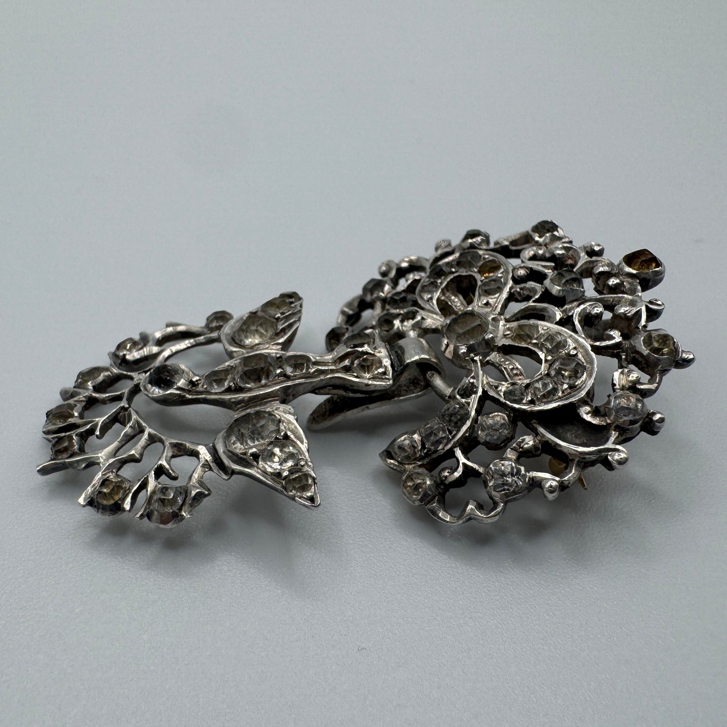 Rare Broche XIXe en argent - Saint Esprit 