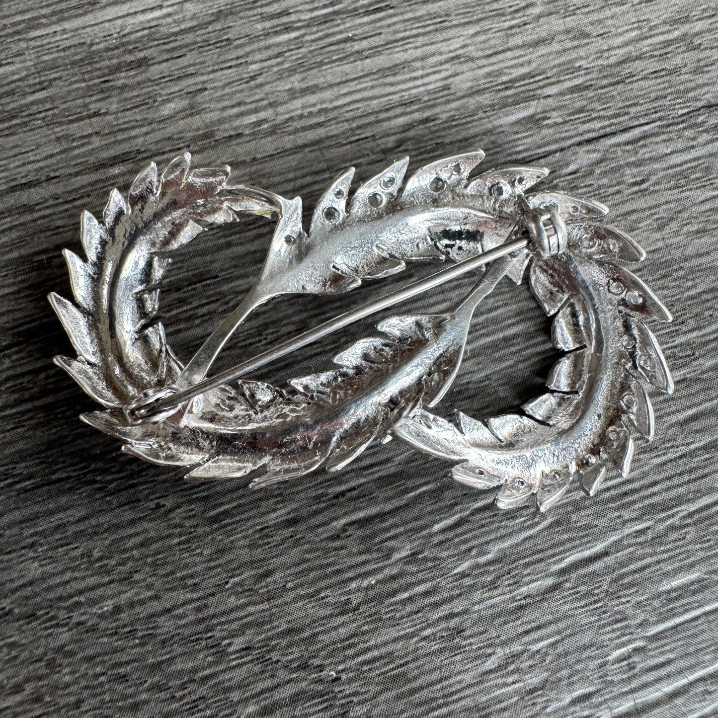 Broche ancienne « décor de plumes » argent massif