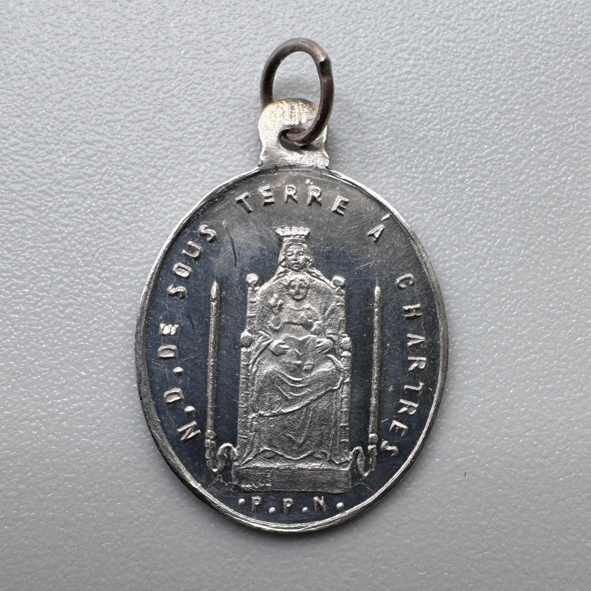 Petite Medaille religieuse ancienne « Notre Dame de sous Terre » - argent