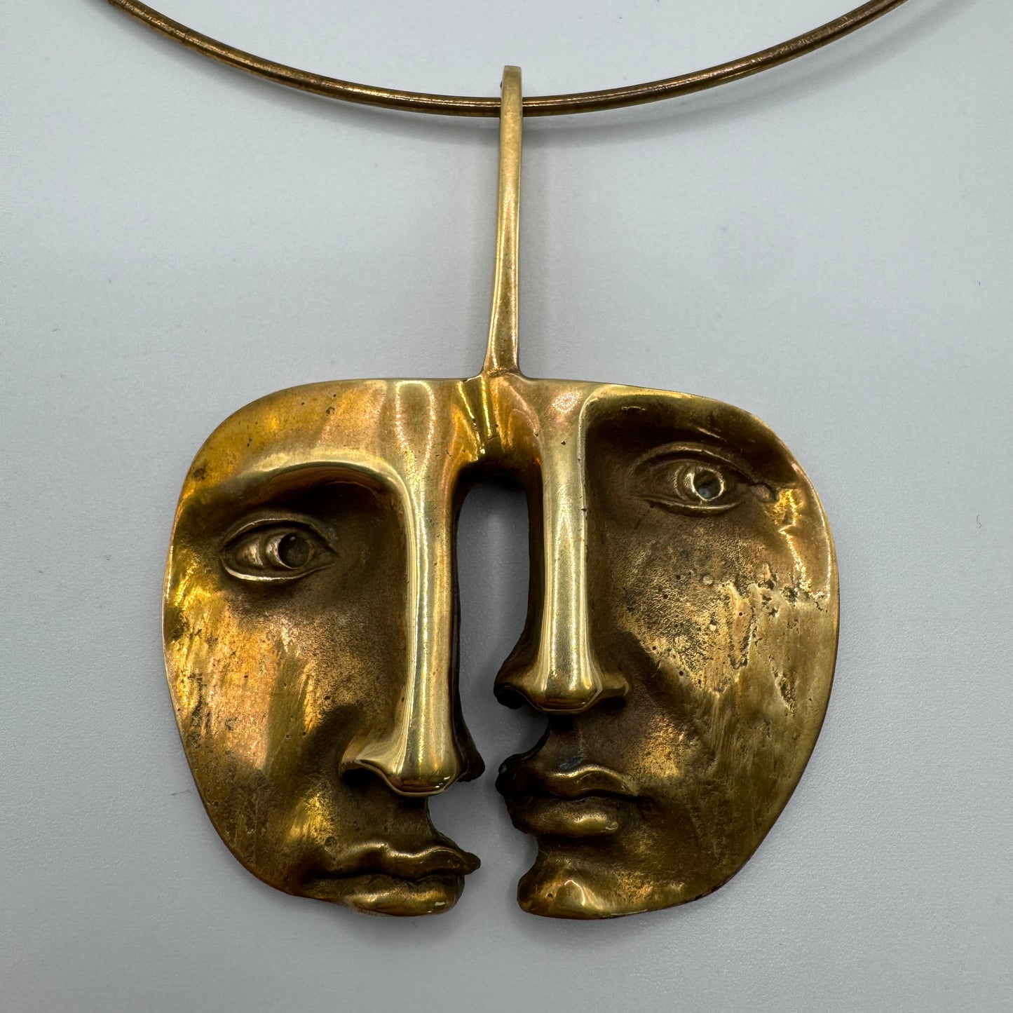 Collier d’artiste par René Berthet - « pendentif aux deux visages » - épreuve d’artiste en bronze