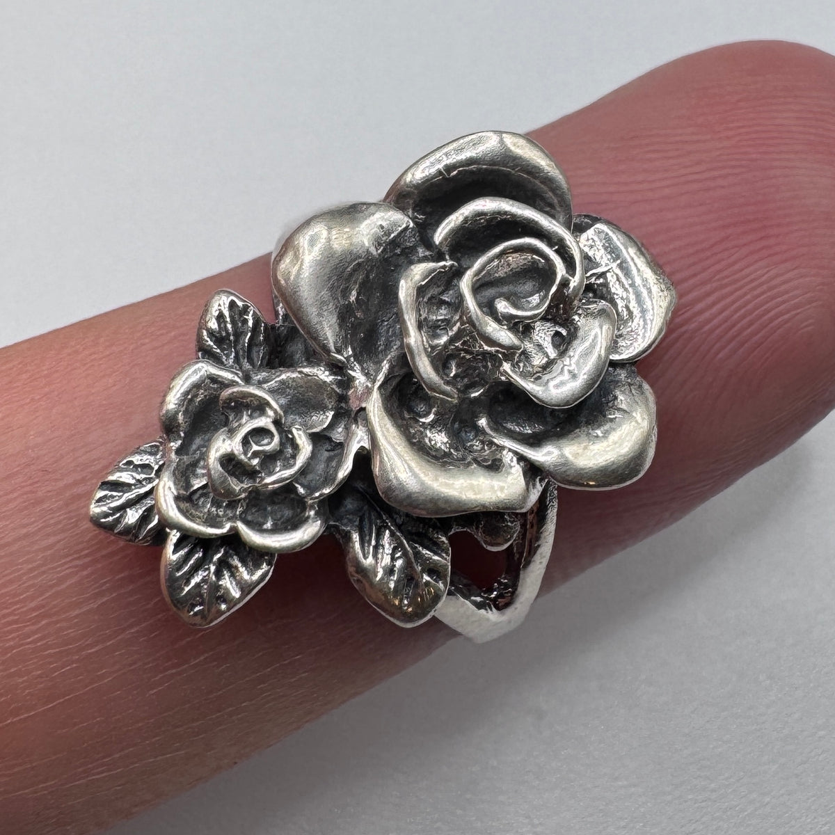 Superbe bague en argent motif Rose