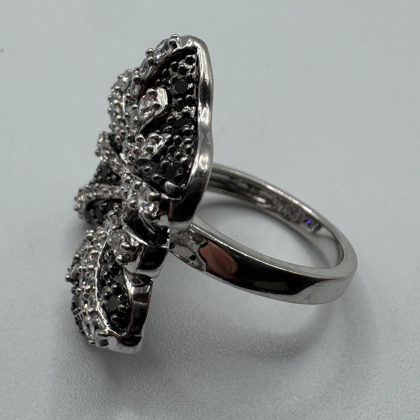 Grosse Bague en argent et brillants