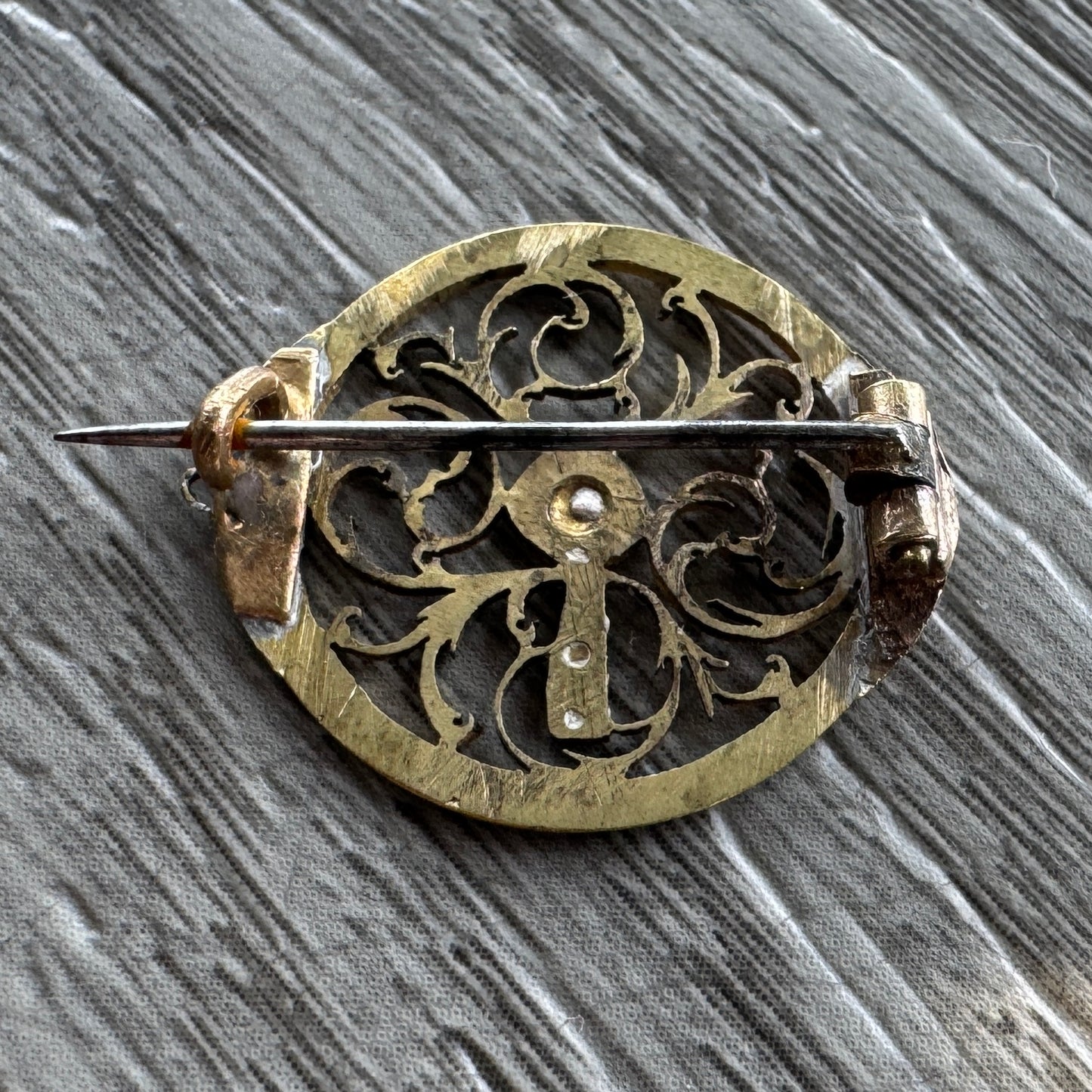 Broche ancienne « coq de montre » bronze