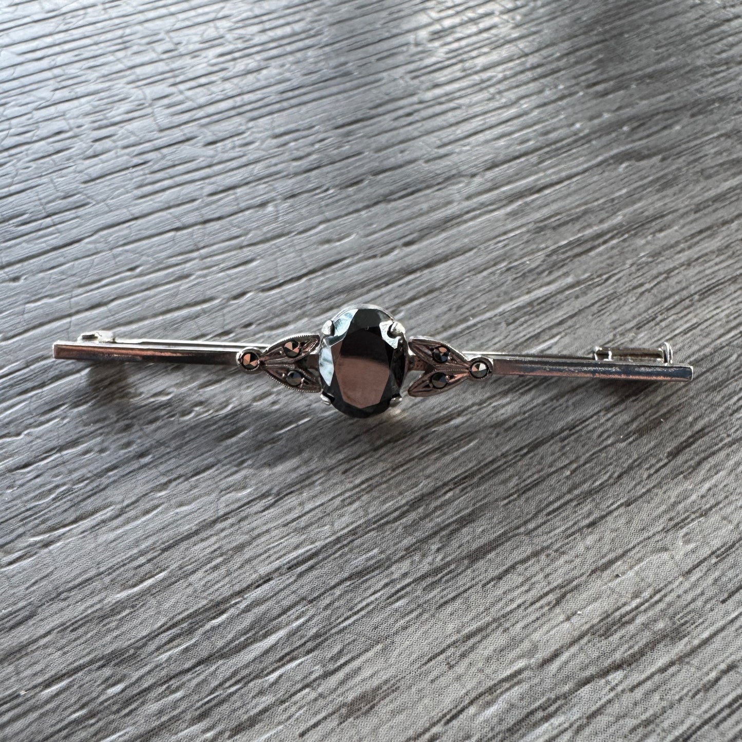 Broche ancienne Art Deco - argent massif et jais