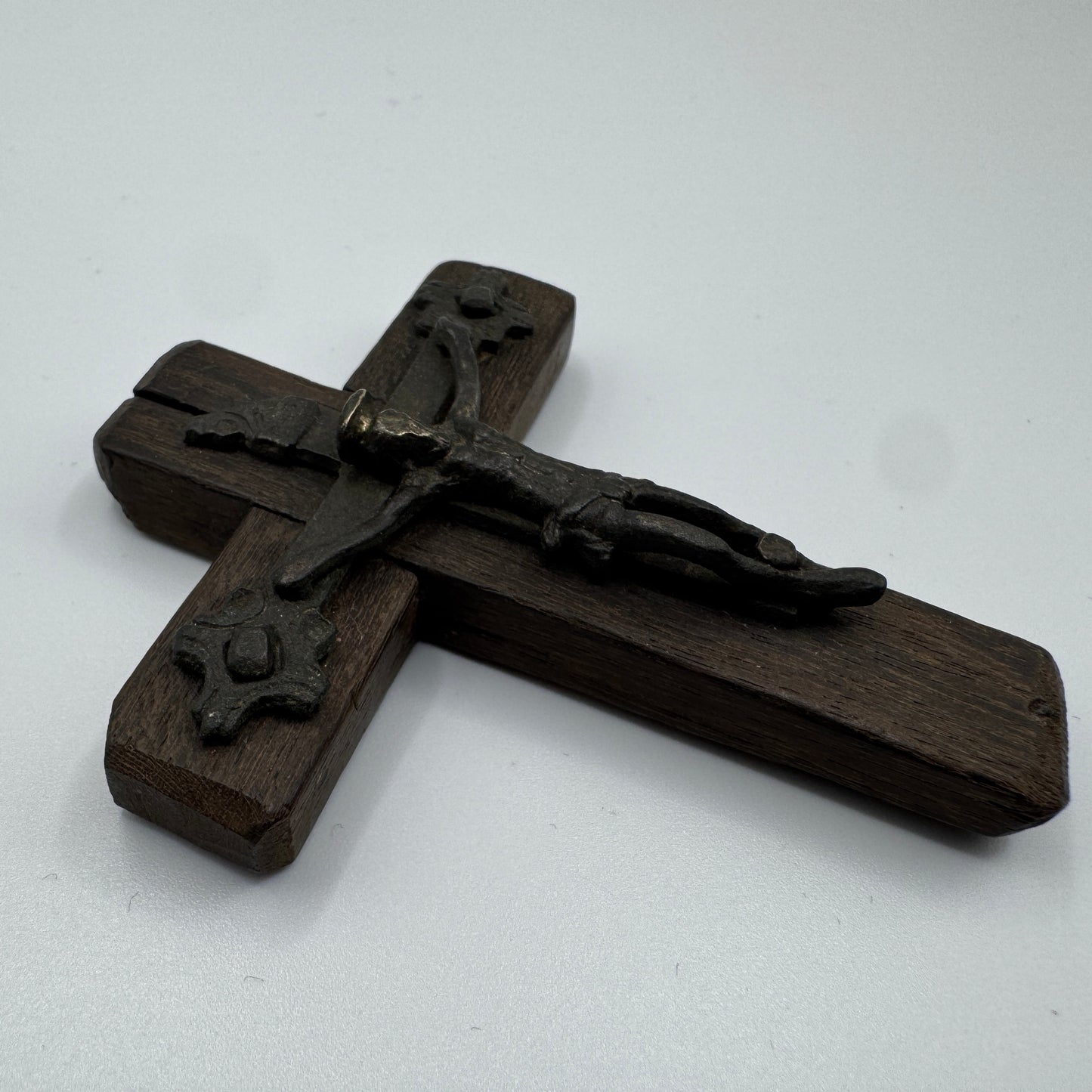 crucifix ancien 17e / 18e - vois et bronze