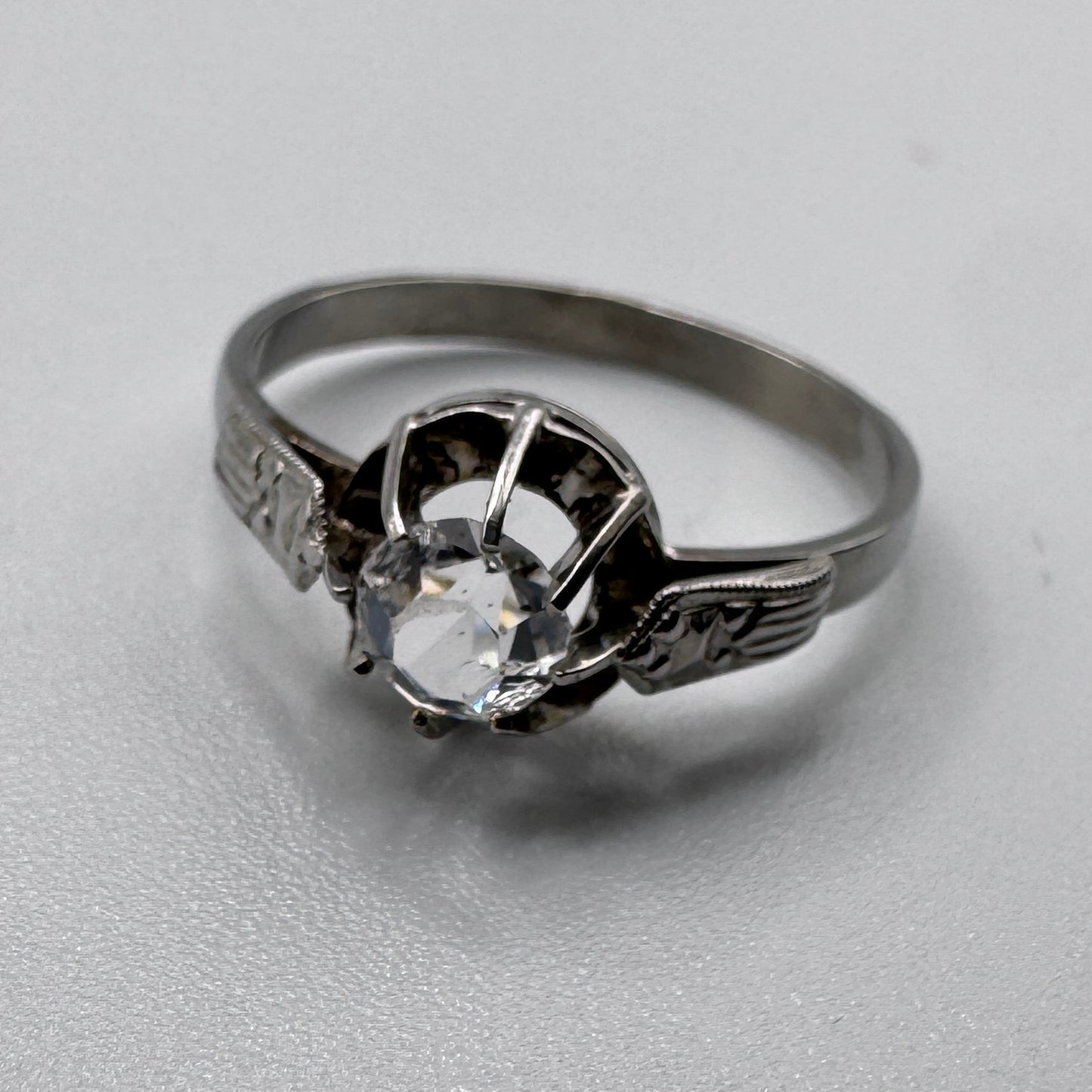 bague ancienne Art Deco en plaqué or blanc - neuf stock ancien bijoutier