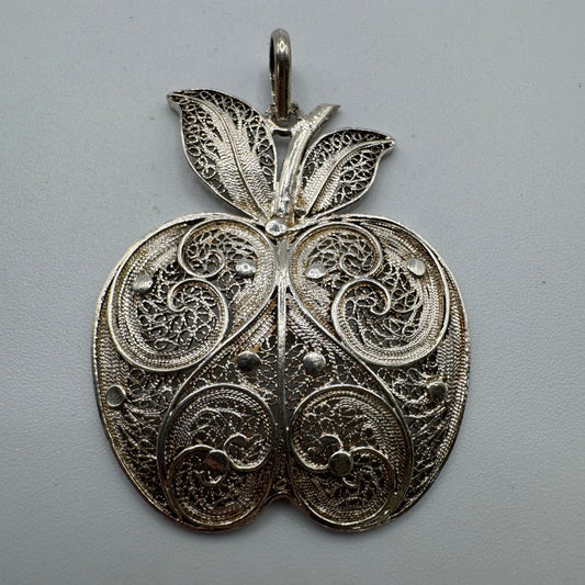 Superbe Pendentif ancien en argent filigrané - « pomme »