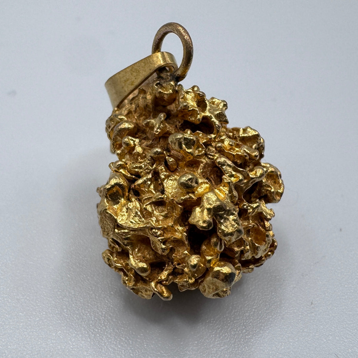 Joli Pendentif ancien porte bonheur « pépite » - plaque or