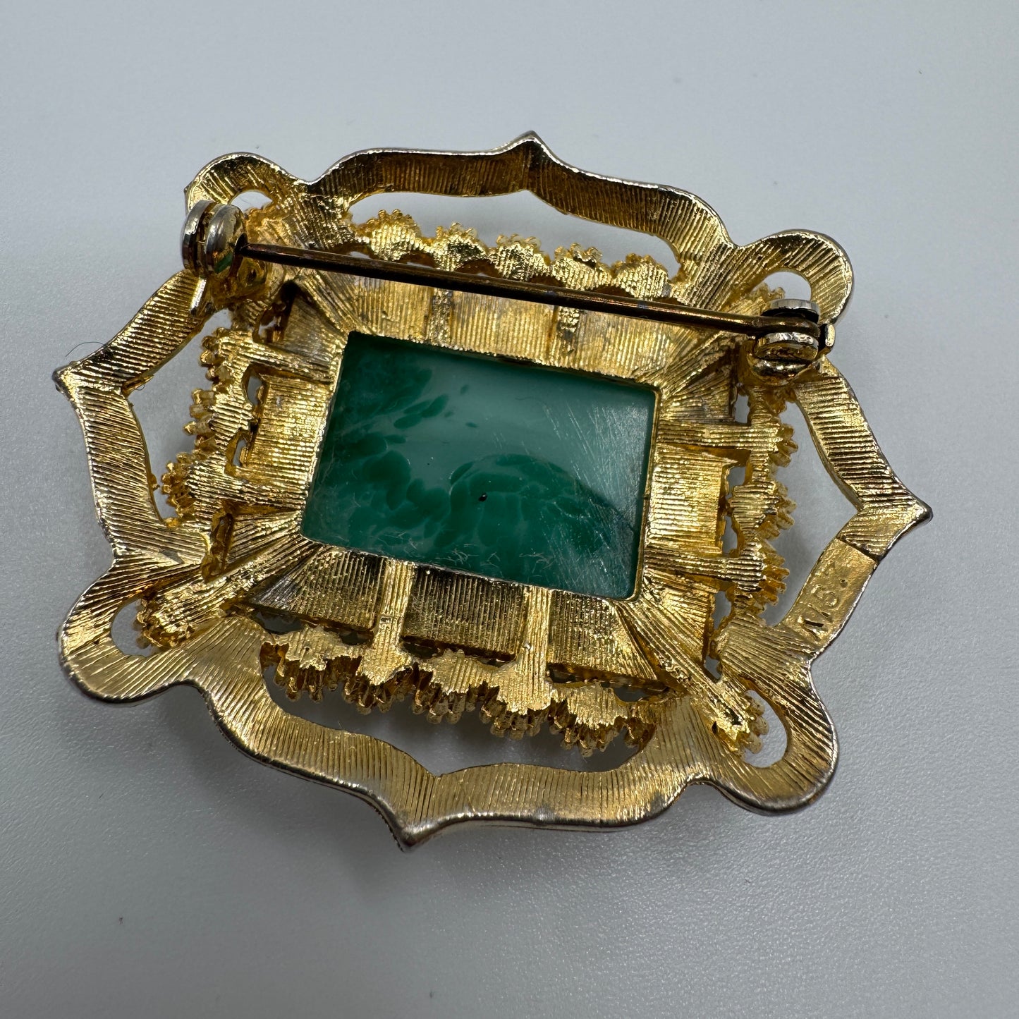 Broche ancienne Vintage - métal doré et pâte de verre