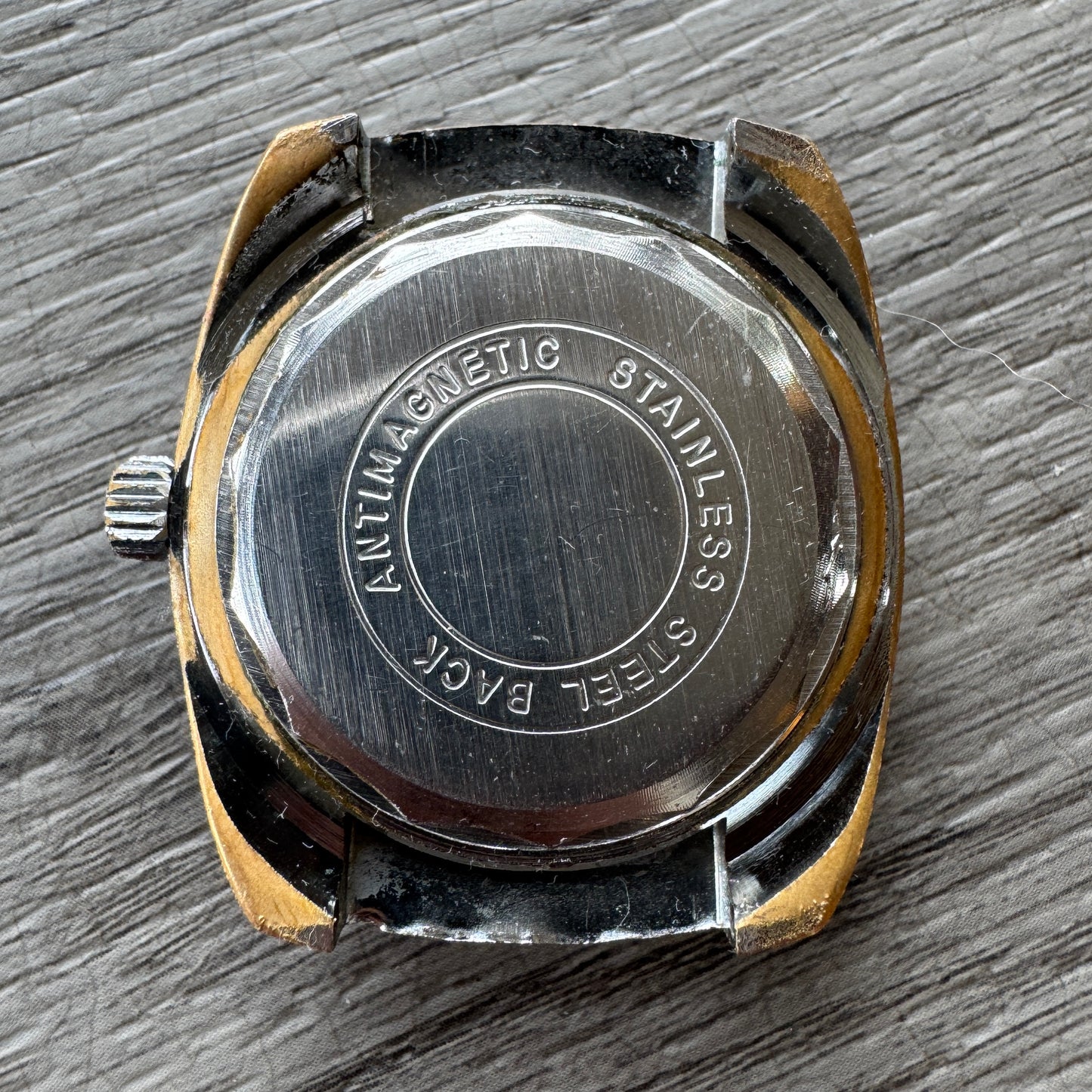 Montre bracelet mécanique de plongée ancienne