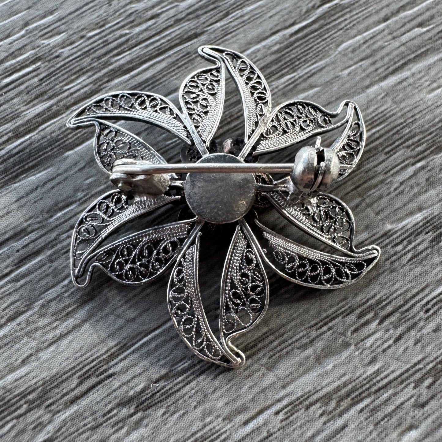 Broche ancienne en filigrane - fleur en argent
