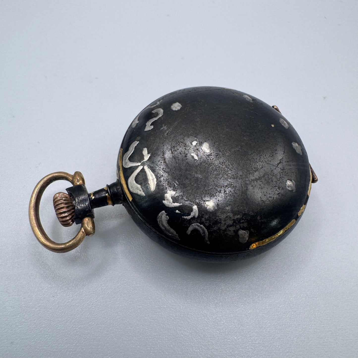 Rare Porte Louis ancien en forme de montre à gousset
