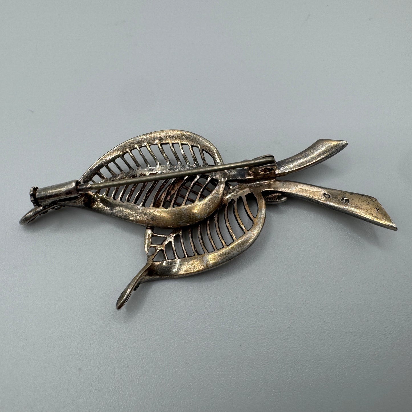 Broche ancienne « feuillage » - argent et brillants
