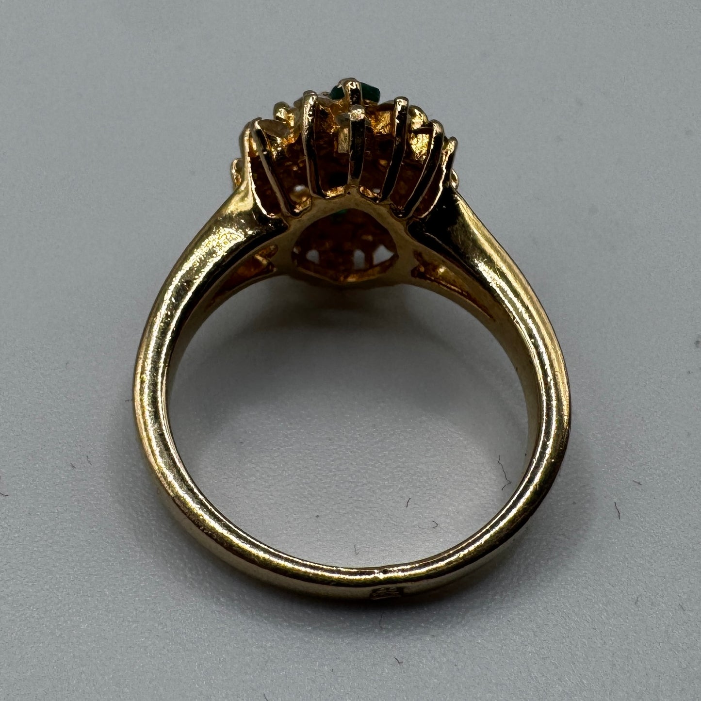 Bague en plaqué or - pierres et verroterie