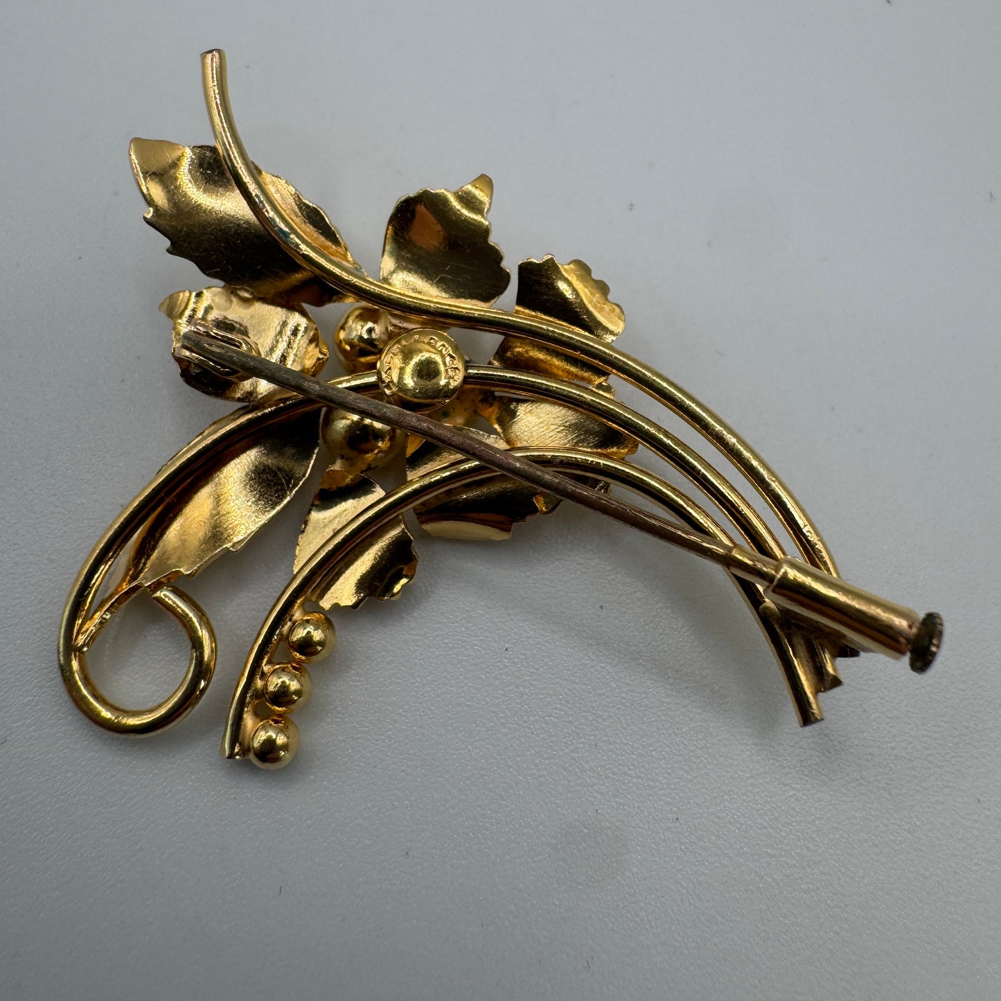Broche ancienne en plaqué « feuillage »