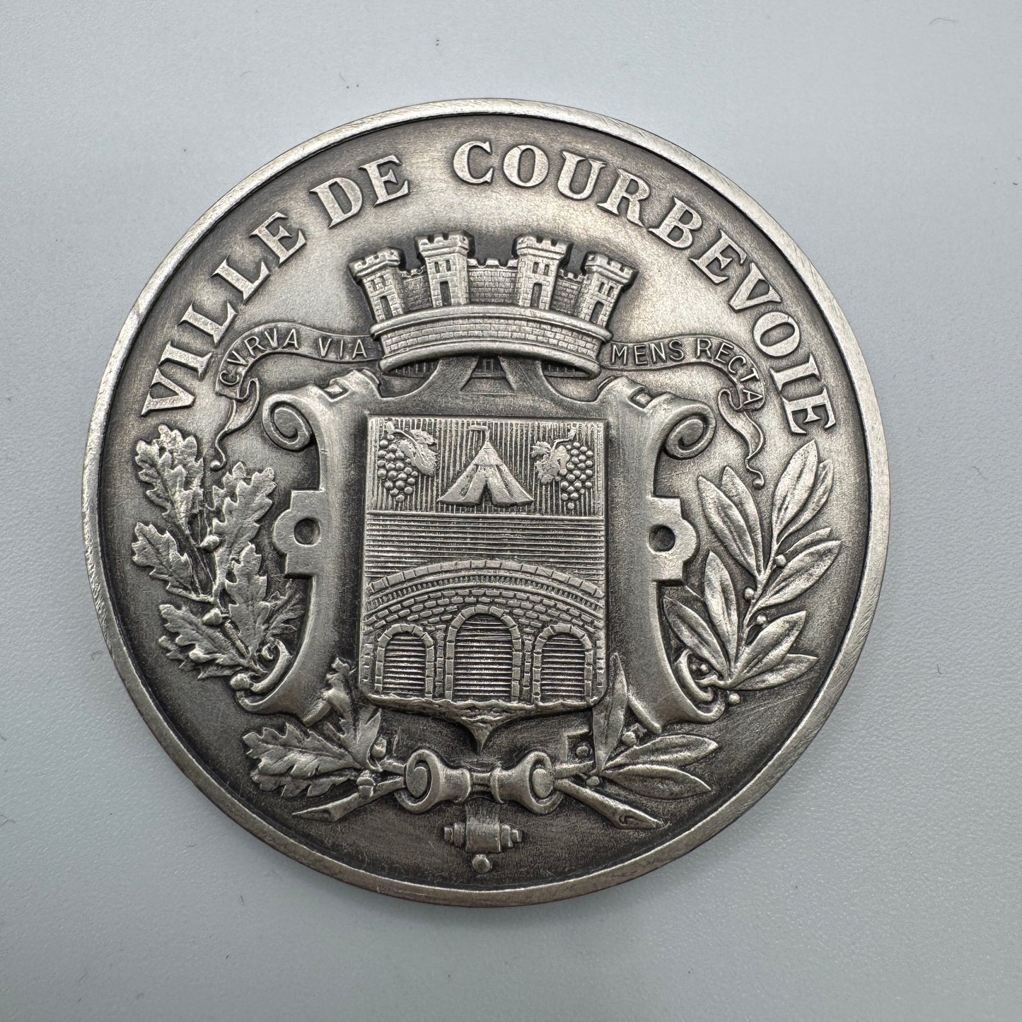 Médaille ancienne en bronze argenté « Ville de Courbevoie »