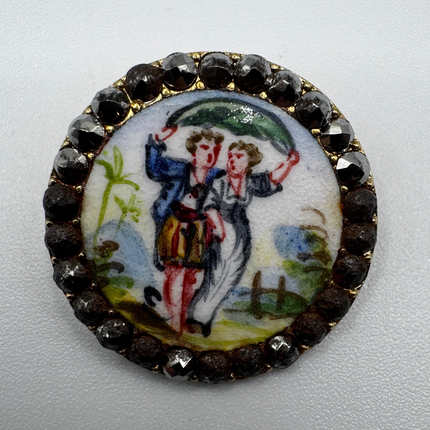 Bouton ancien XIXe « scène galante » - bronze emaillé