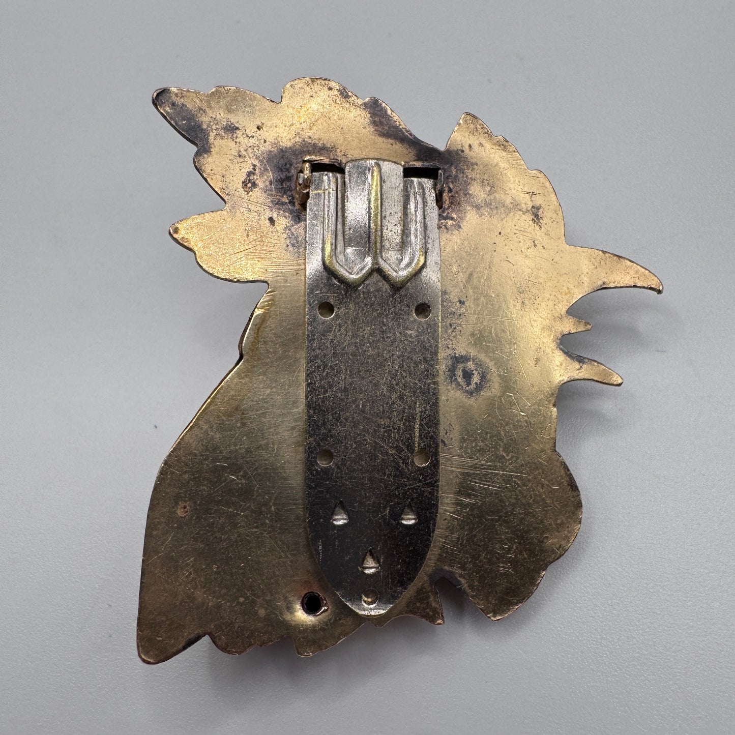 Broche ancienne en bronze « coq chantant »
