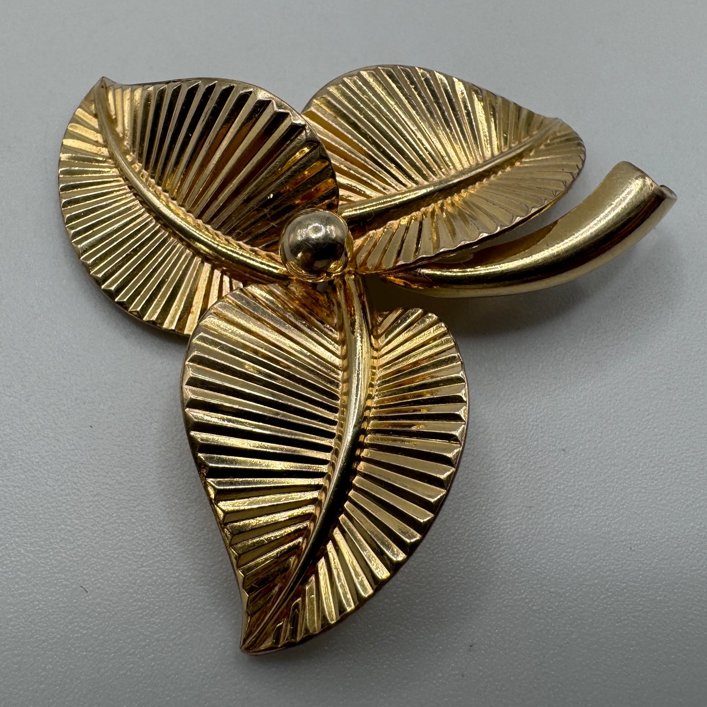 Broche ancienne en plaqué or - « feuillage »