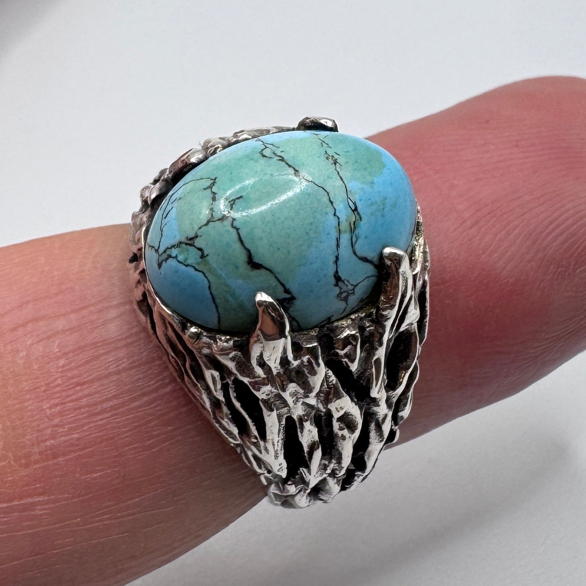 Grosse Bague brutaliste en argent et turquoise