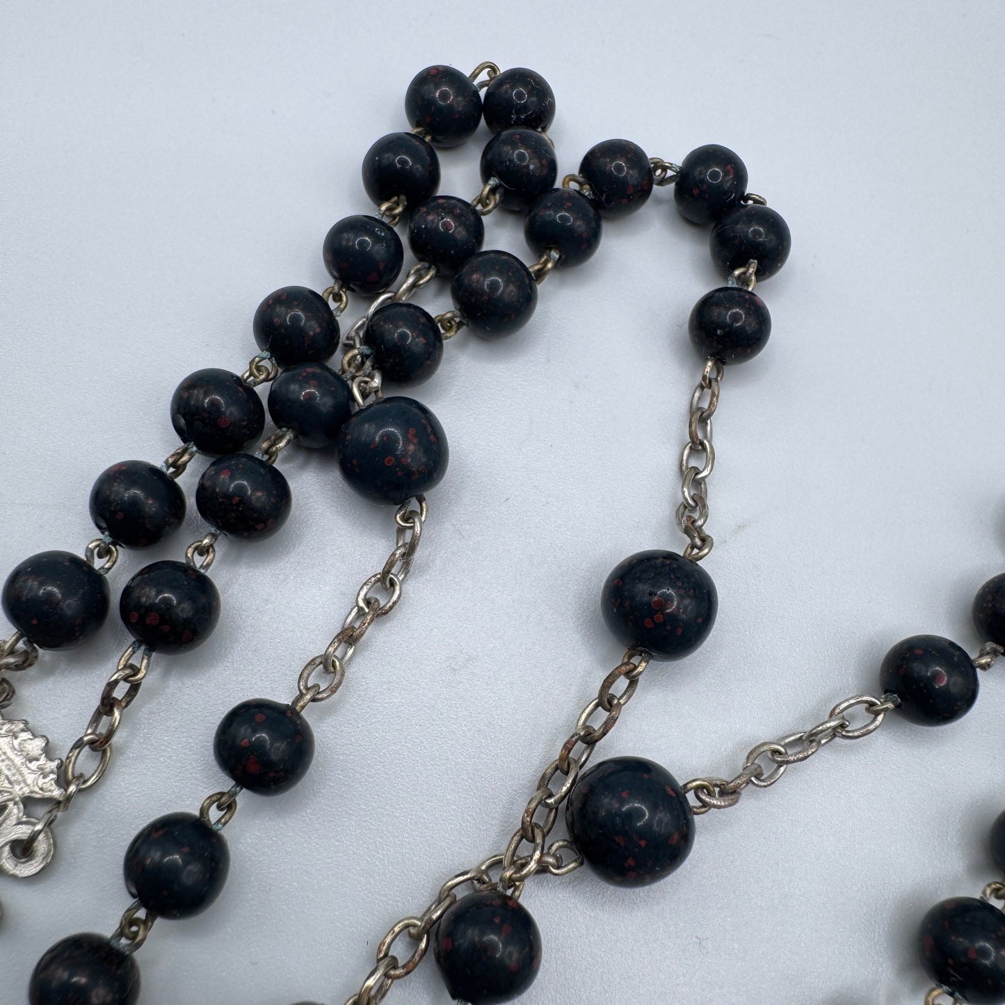 Superbe Chapelet ancien perles jaspe sanguin