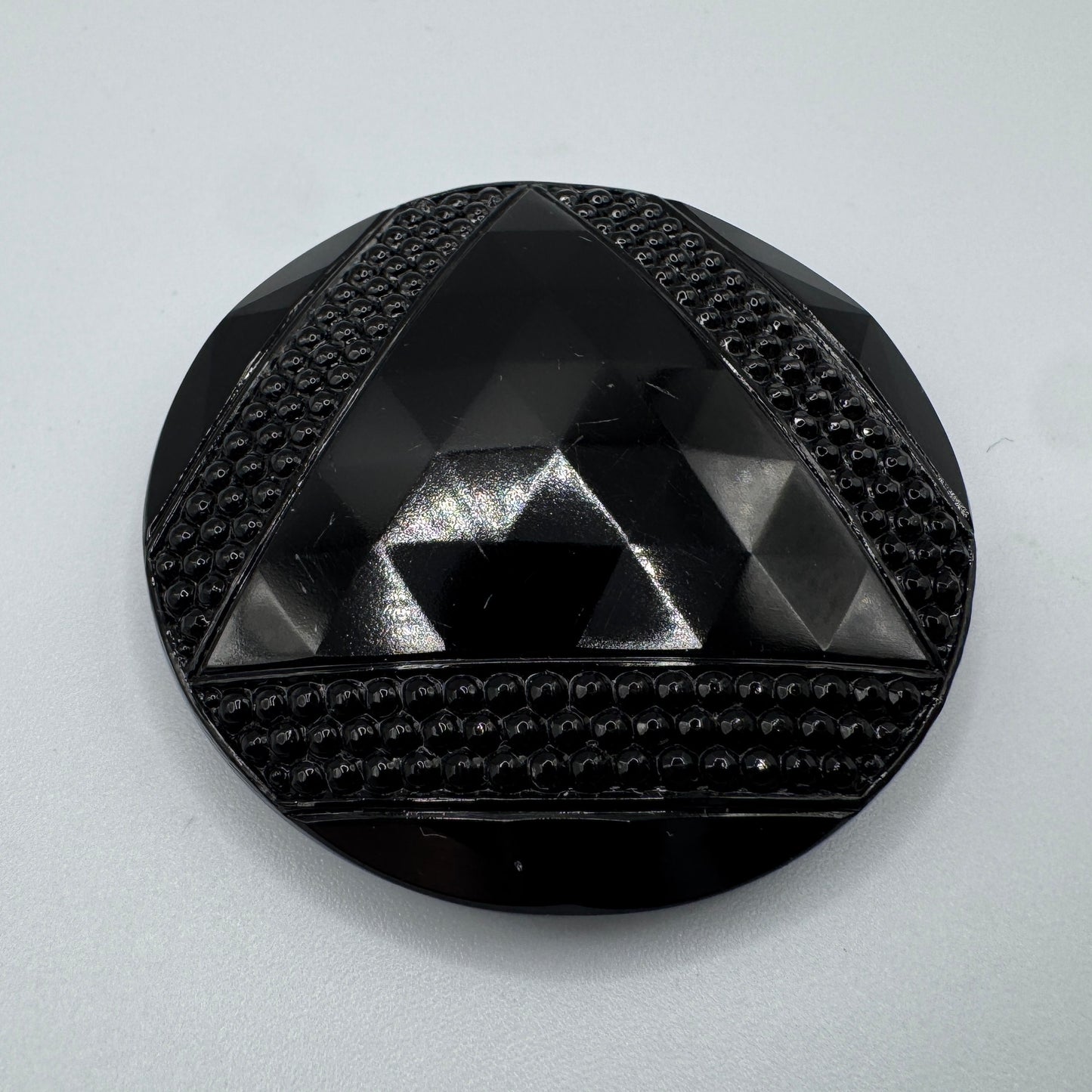 Grand Bouton ancien en verre moulé