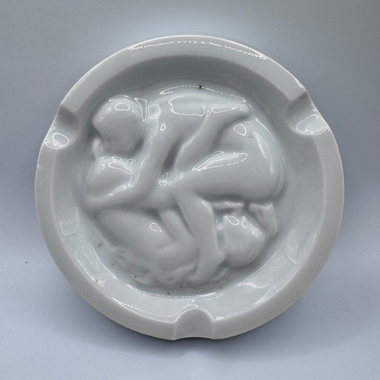 Superbe cendrier érotique ancien - porcelaine biscuit