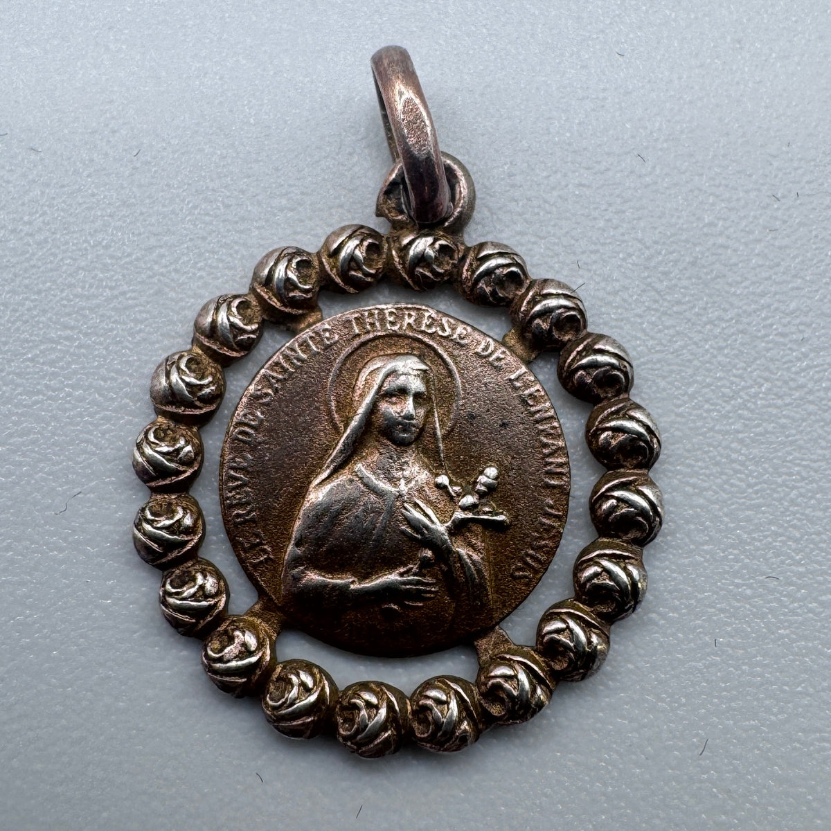 Medaille religieuse ancienne « Sainte Thérèse » - argent massif vermeil