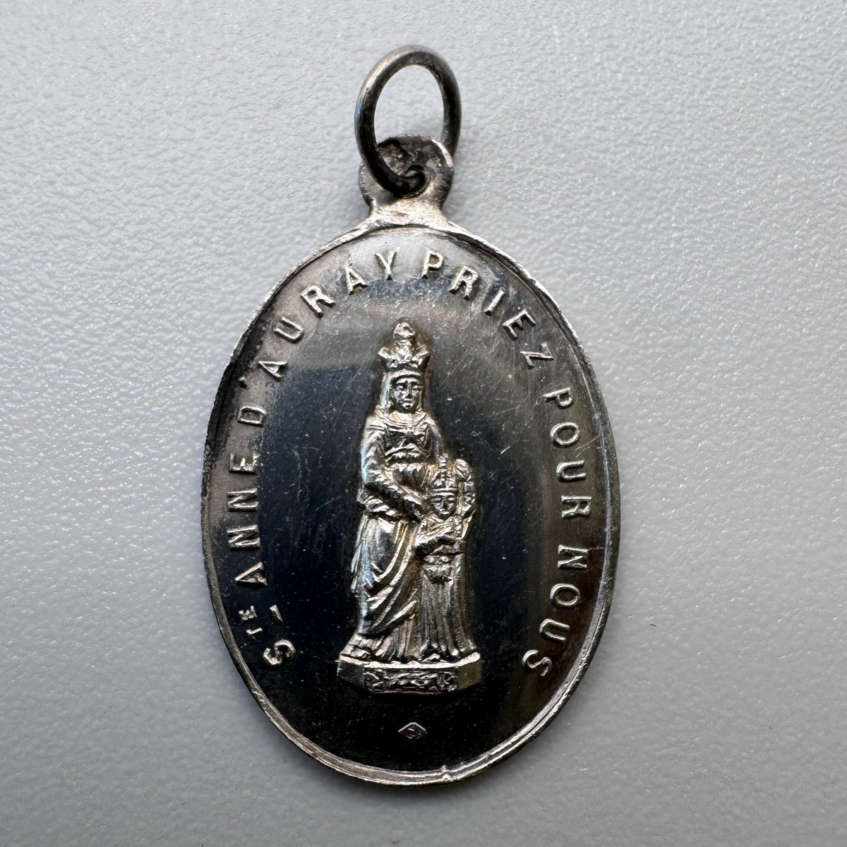 Petite Medaille religieuse ancienne « Sainte Anne D’Auray » - argent