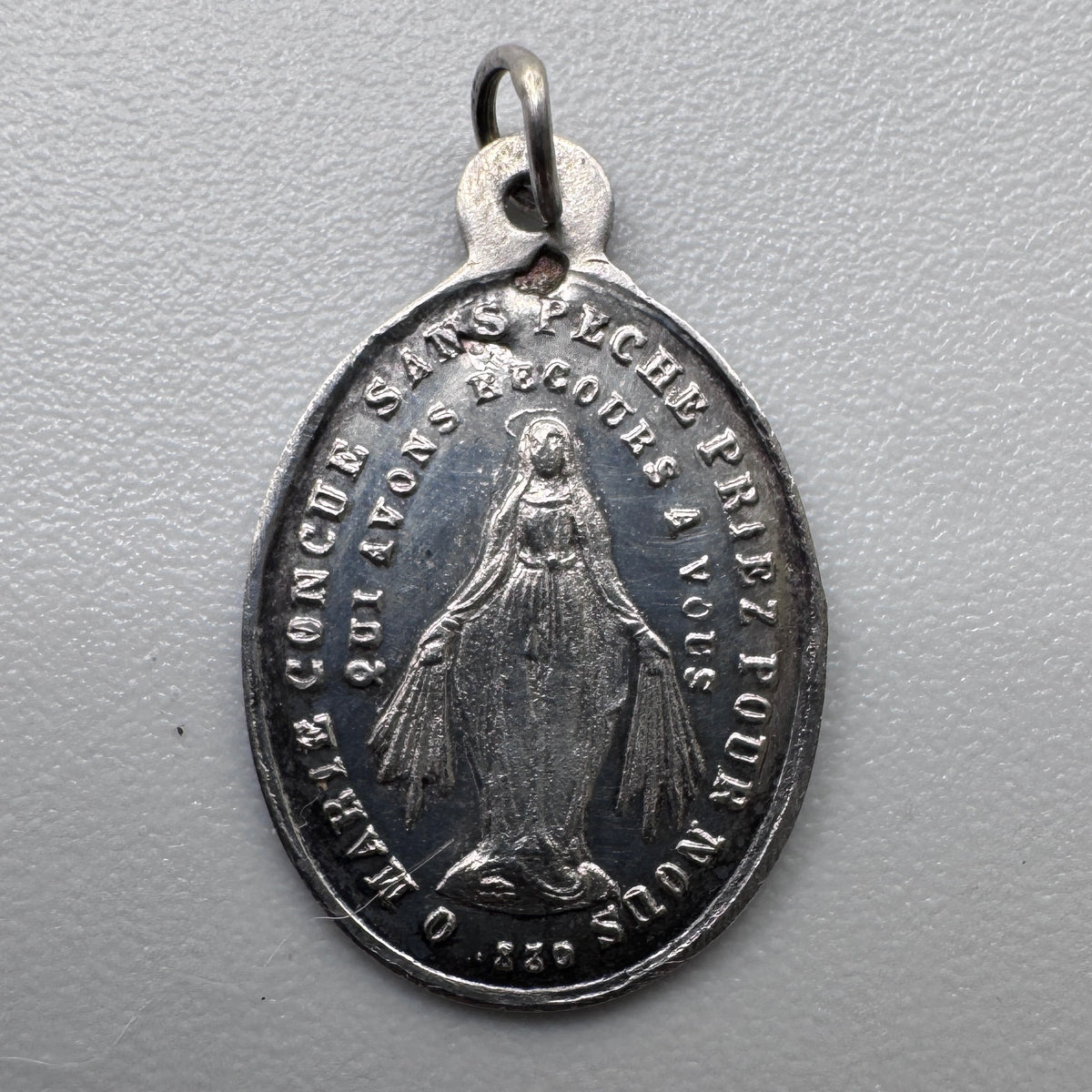 Petite Medaille religieuse ancienne « Sainte Geneviève - Patronne de Paris » - argent