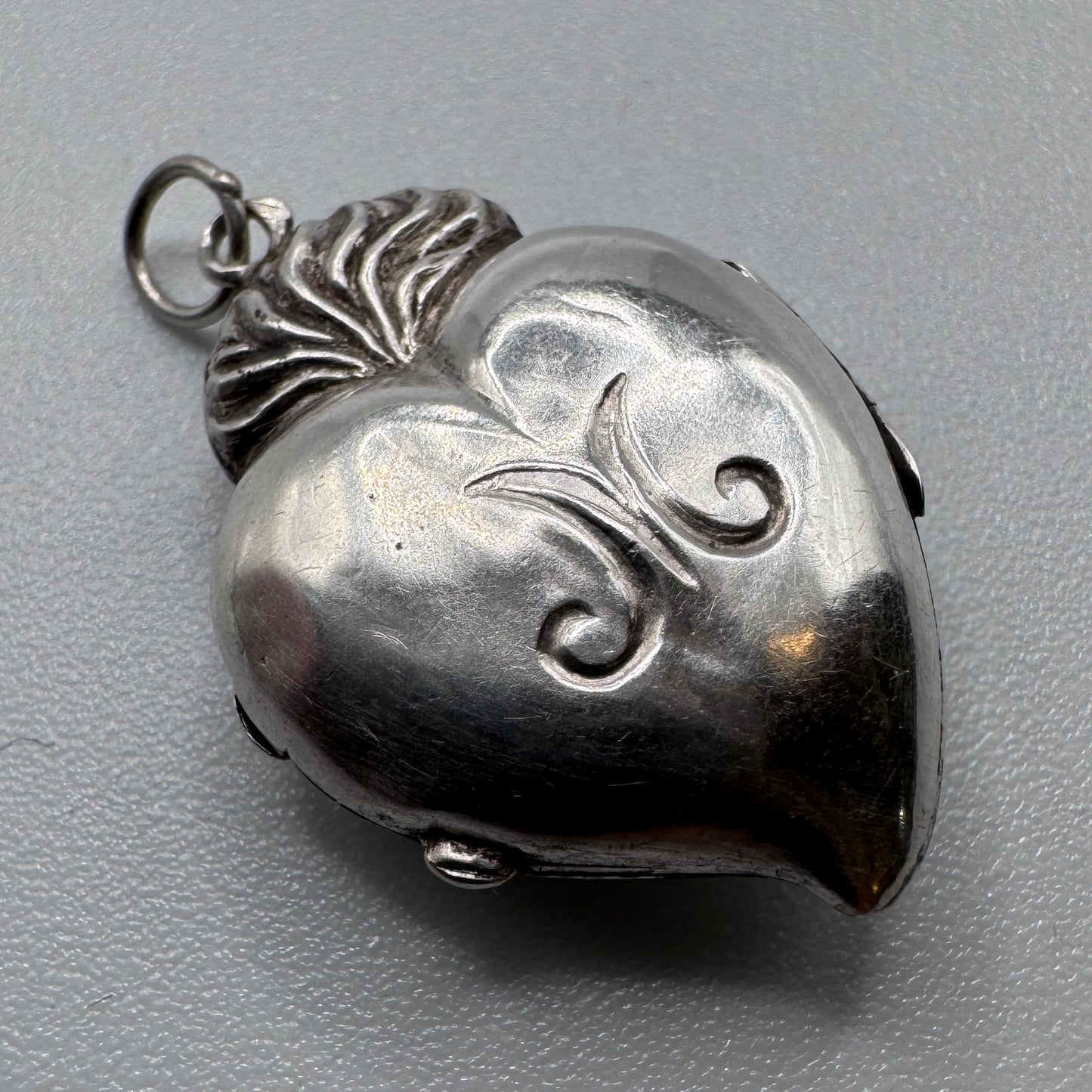 Pendentif Porte Reliquaire ancien en argent - ex voto - Coeur Sacré de Jesus et Marie