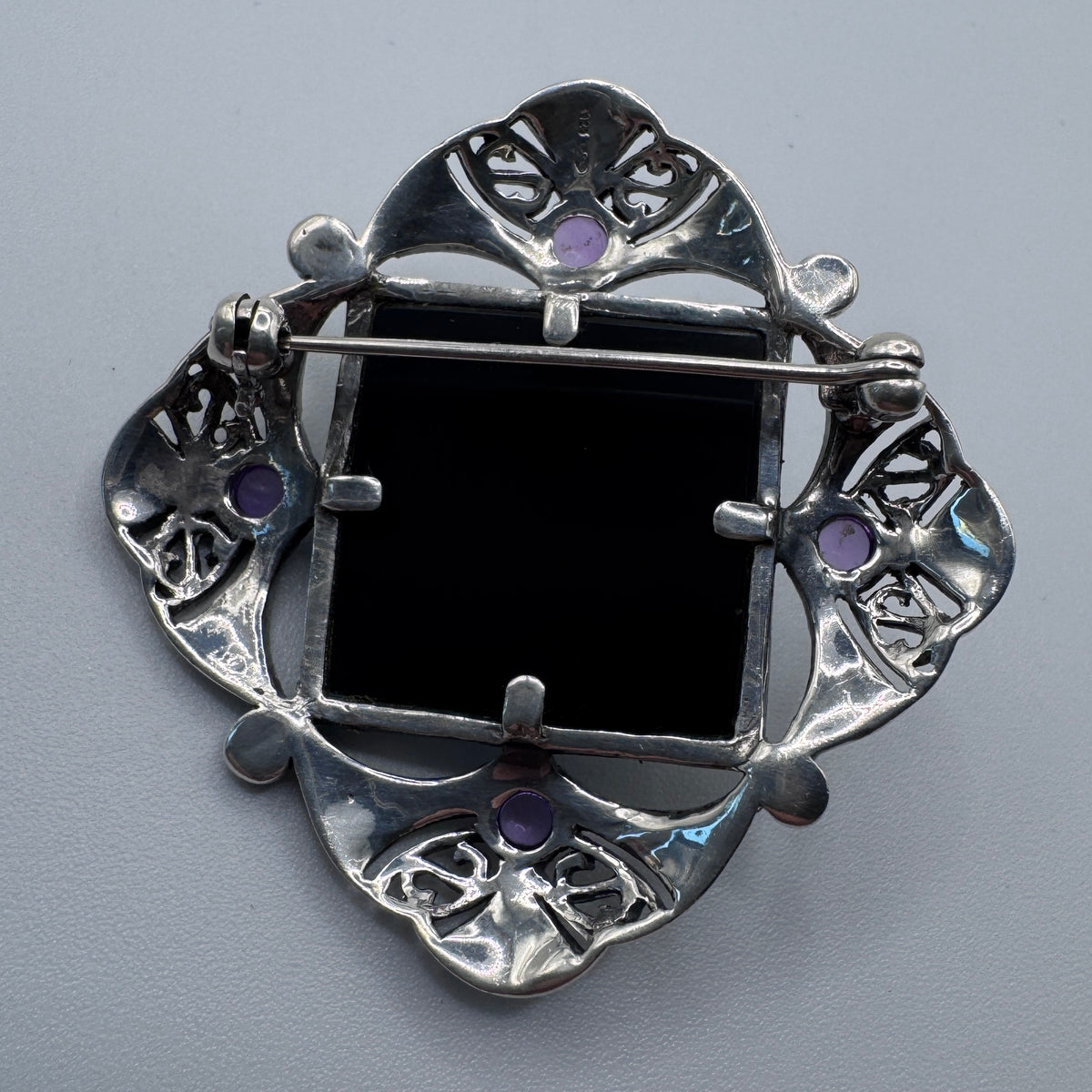 Superbe grande Broche en argent, pierres et marcassites