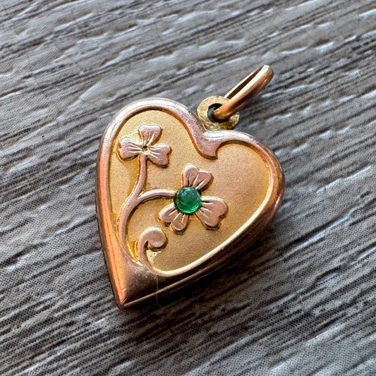 Pendentif ancien Art Nouveau « trèfle porté bonheur » en plaqué or circa 1900