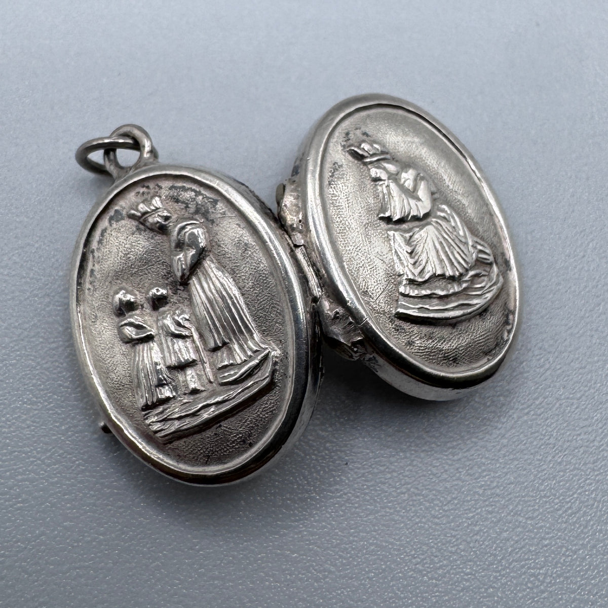 Pendentif ancien porte relique « Notre Dame de la Salette » - Argent massif