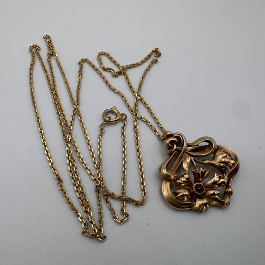 Pendentif et chaîne Art Nouveau en plaqué or