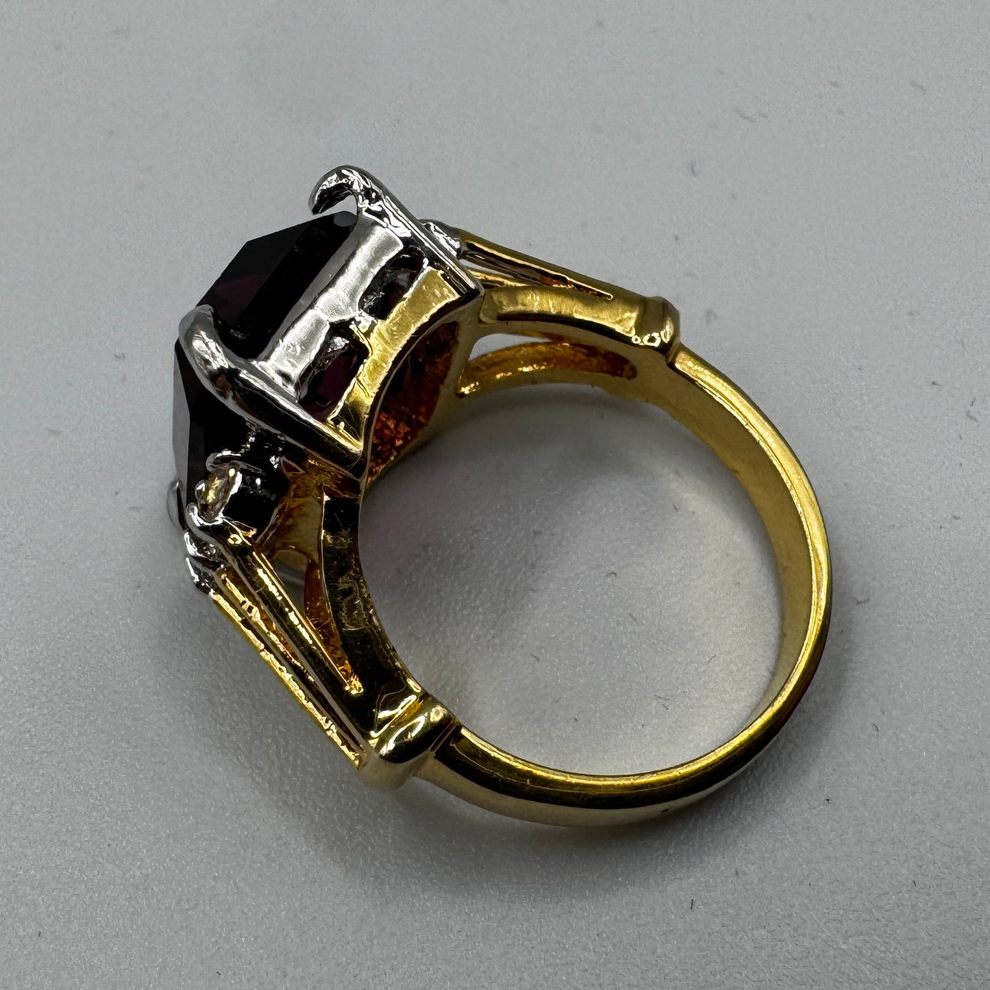 Bague en plaqué or et verroterie