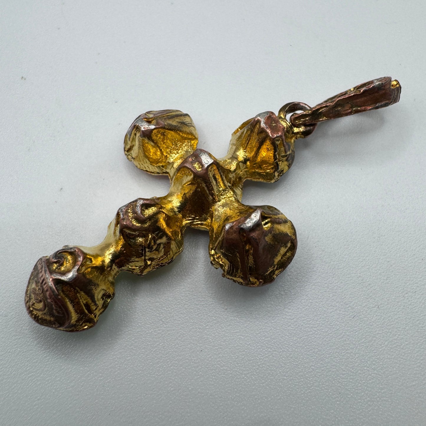 Pendentif CHRISTIAN LACROIX « croix » - métal doré