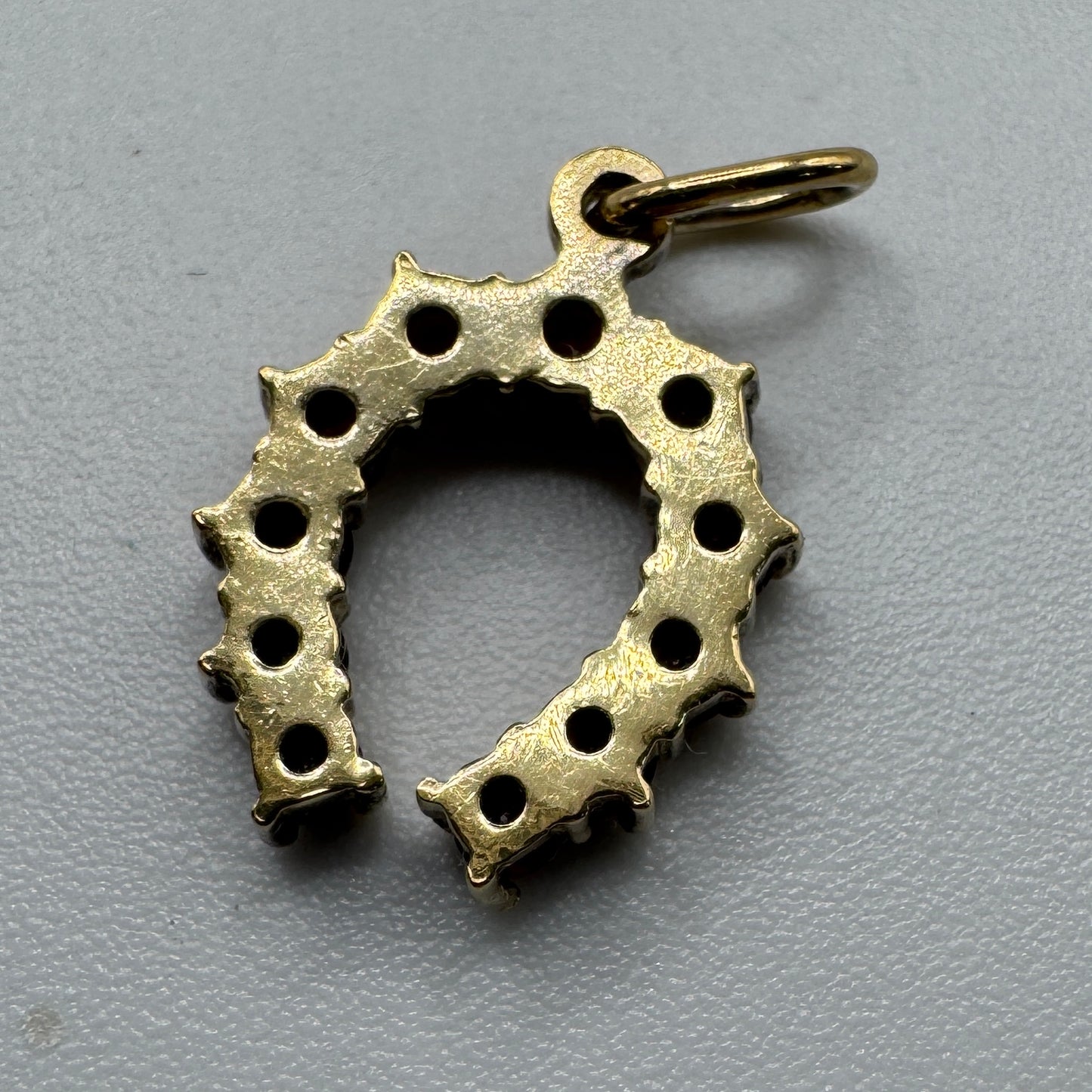 Pendentif fer à cheval en argent vermeil et grenats- bijou porte-bonheur